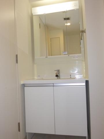 Wash basin, toilet