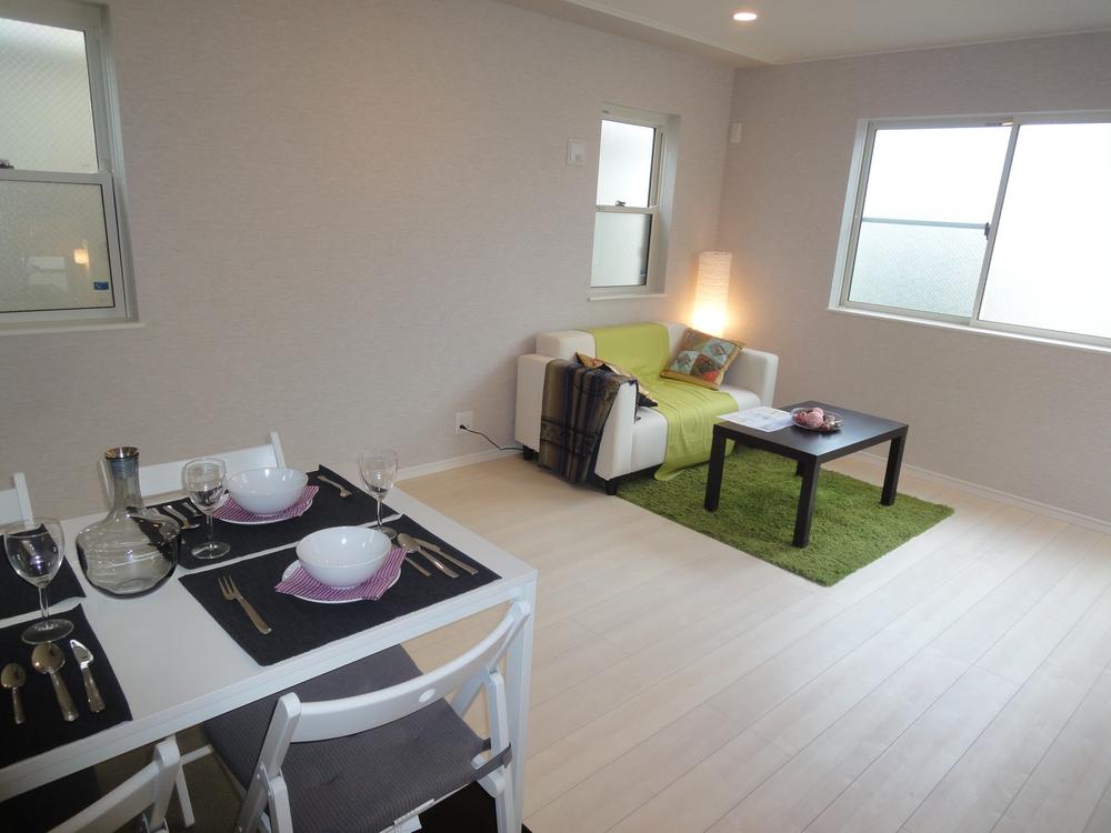 Same specifications photos (living). ( Building) same specification