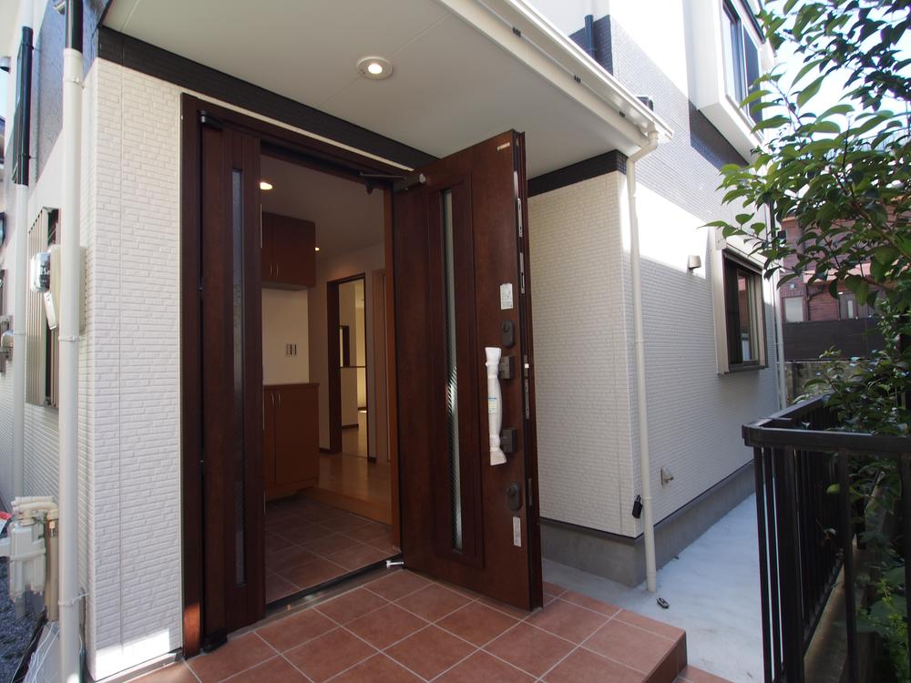 Entrance. Local (September 2013) Shooting