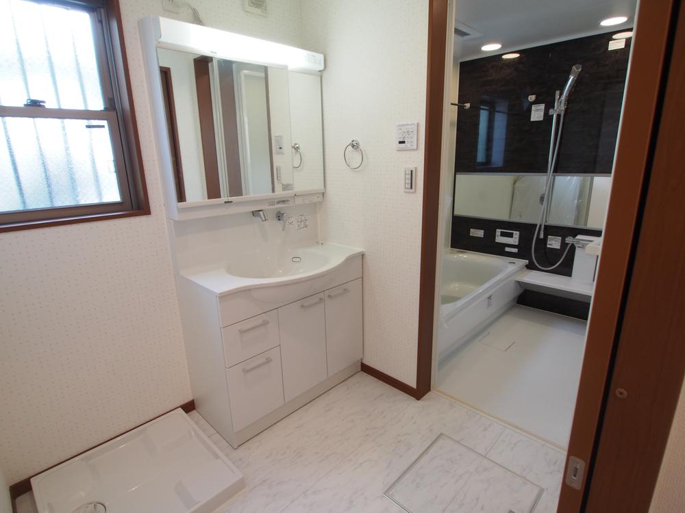 Wash basin, toilet. Indoor (September 2013) Shooting