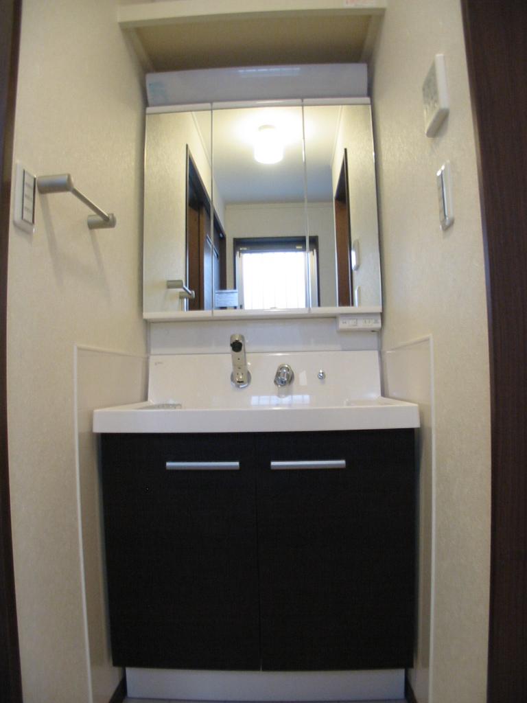 Wash basin, toilet. Consider the flow line, There are two places in front of the toilets.