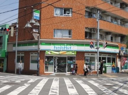 Convenience store. 296m to Family Mart Arai Yakushi Ekimae