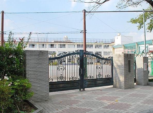 Primary school. Nakano 433m to stand Arai Elementary School
