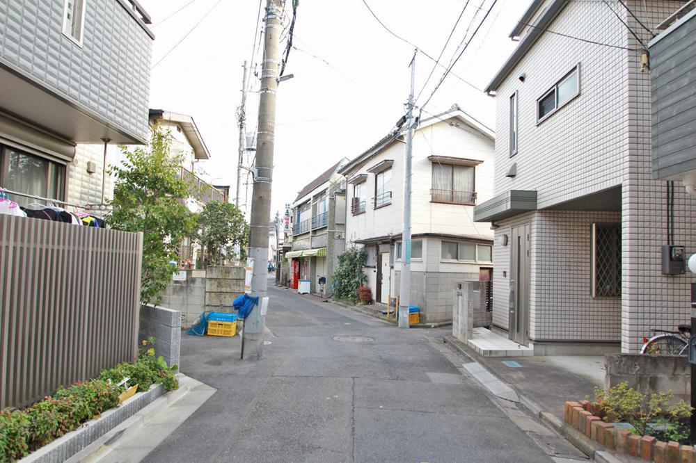 Local photos, including front road. Redevelopment of Nakano Station North also was completed. 