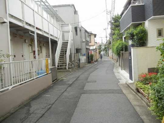 Local land photo. Frontal road