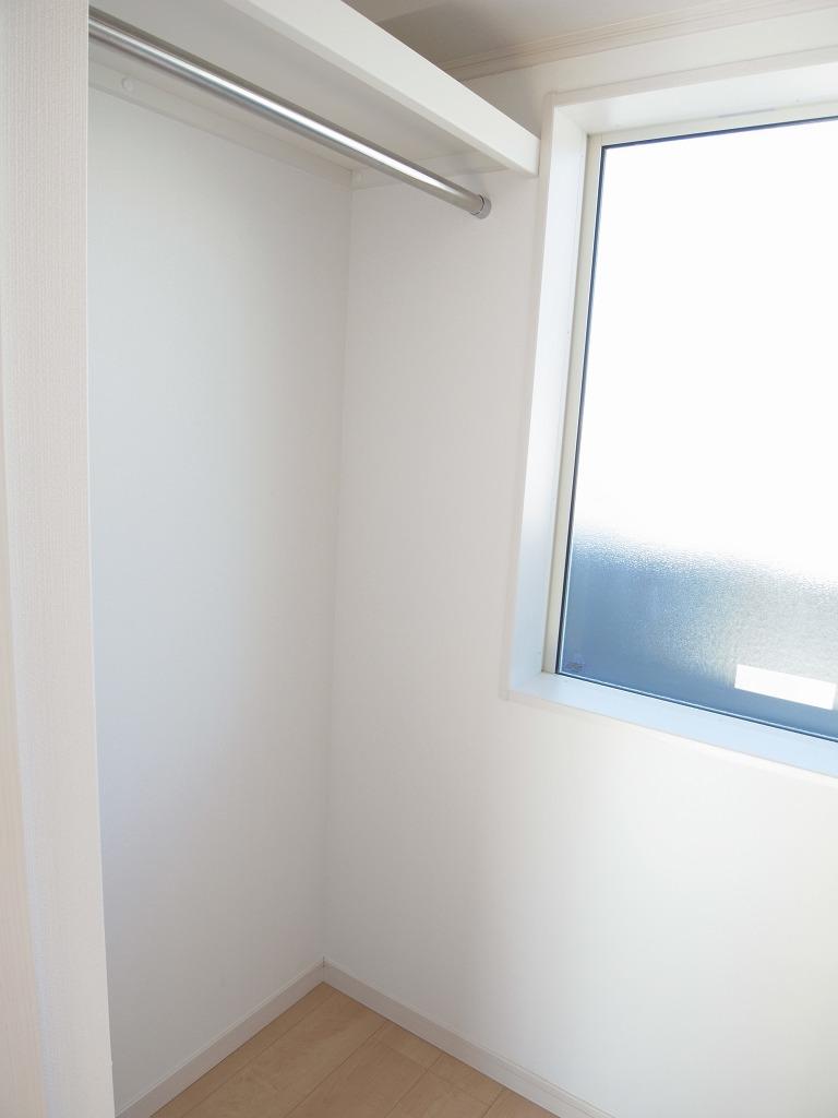 Receipt. Walk-in closet