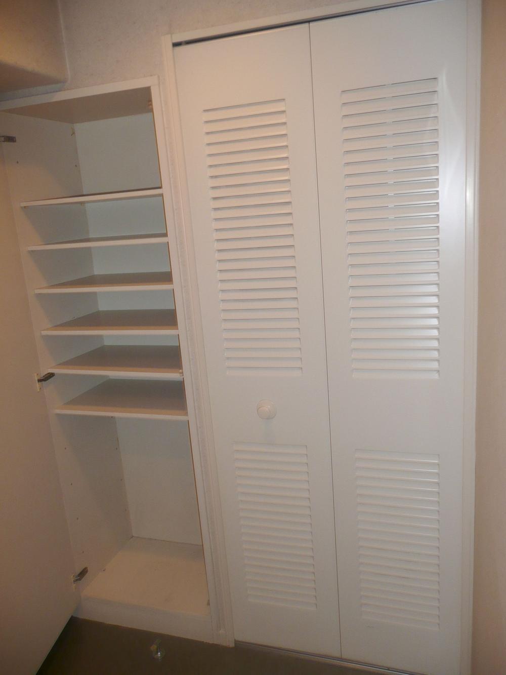 Entrance. Entrance storage