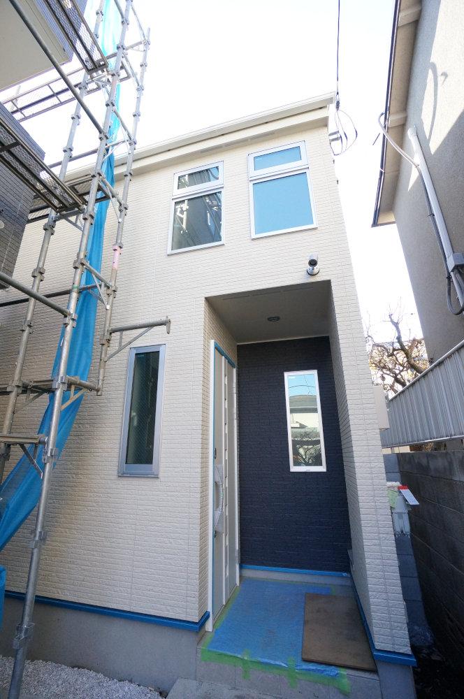 Local appearance photo. Nakano Saginomiya 5-chome, Seibu Shinjuku Line express station "Saginomiya" station newly built single-family walk 9 minutes. Because it is a chic design that has been carefully selected and timeless, Is likely to get a sense of satisfaction, even just looking.