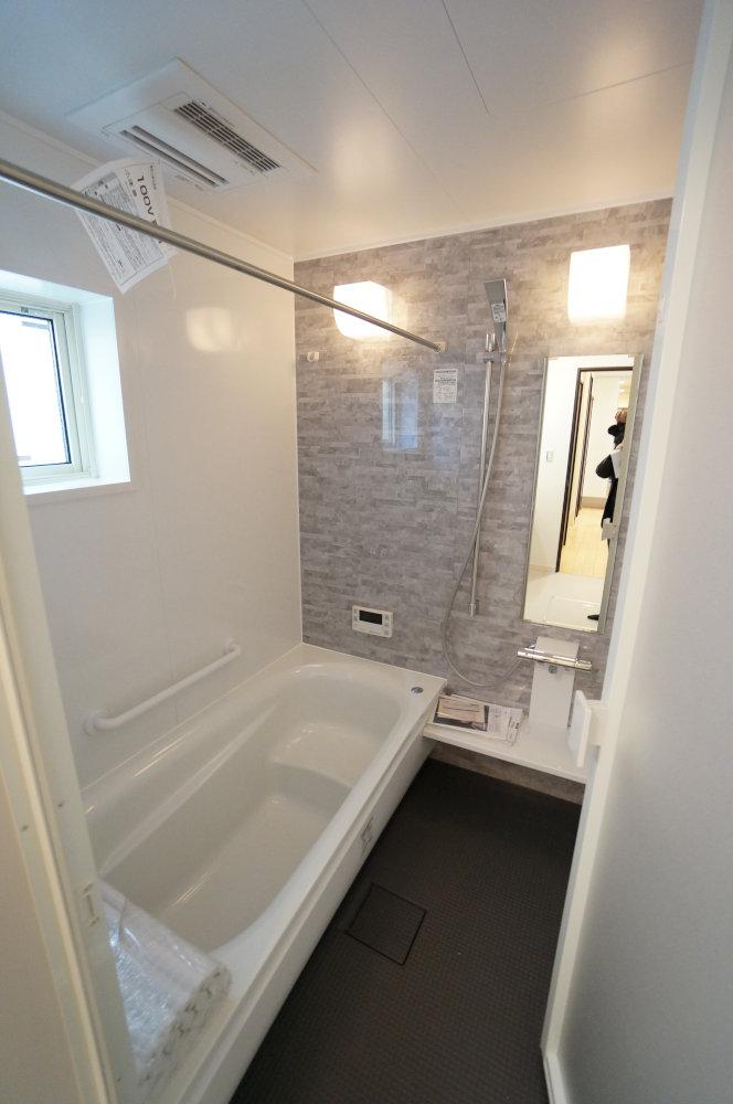 Bathroom. Bathing with a bathroom dryer, Of course it has become one tsubo type