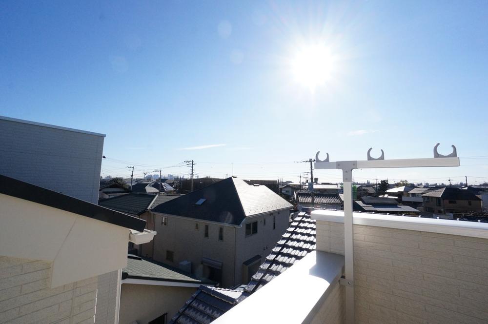 View photos from the dwelling unit. You will be looking at is so beautiful blue sky from the roof balcony