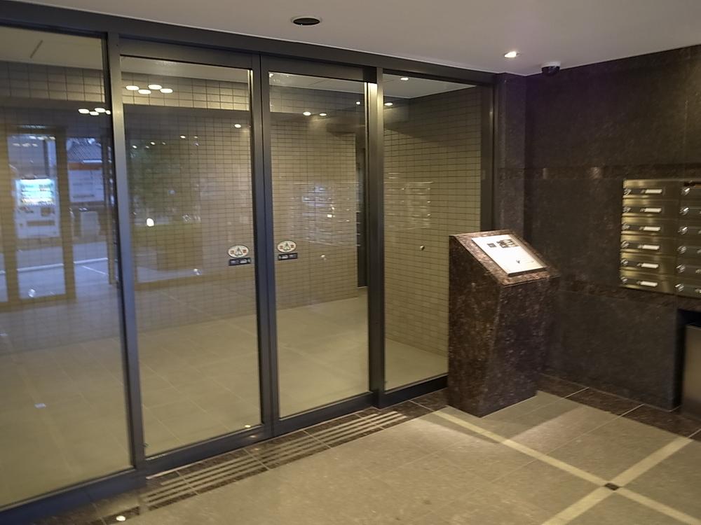 Entrance. Common areas