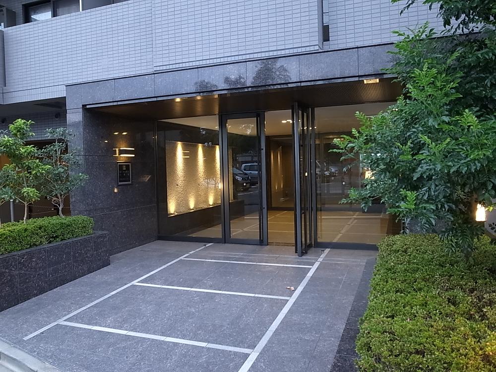 Entrance. Common areas