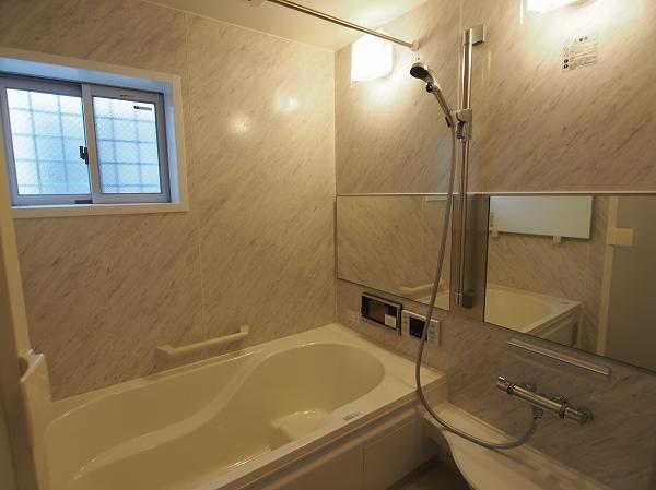 Bathroom. Room (August 2013) shooting shadow