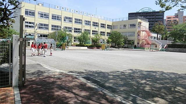 Primary school. Nakano Ward Peach Blossom to elementary school 552m