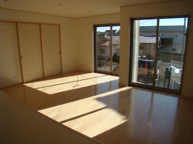 Same specifications photos (living). Same specifications