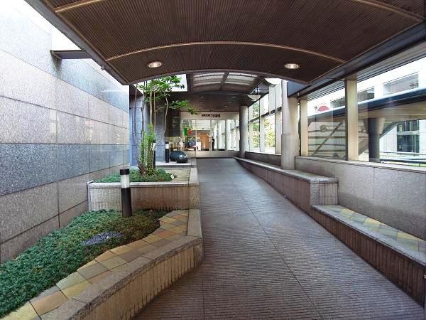 Entrance. Common areas