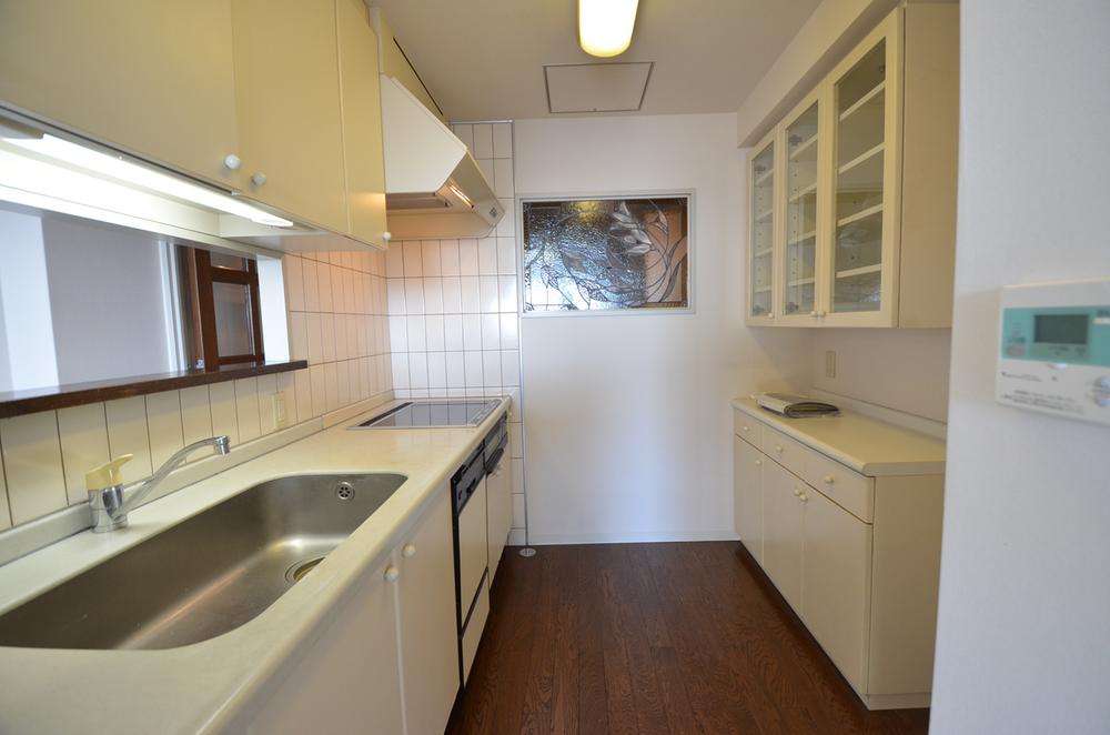 Kitchen. View from the site (January 2014) Shooting