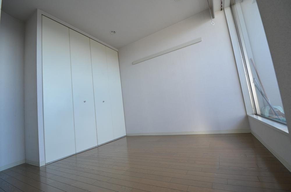 Non-living room. View from the site (January 2014) Shooting