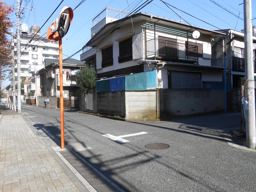 Local photos, including front road. Local (11 May 2013) Shooting