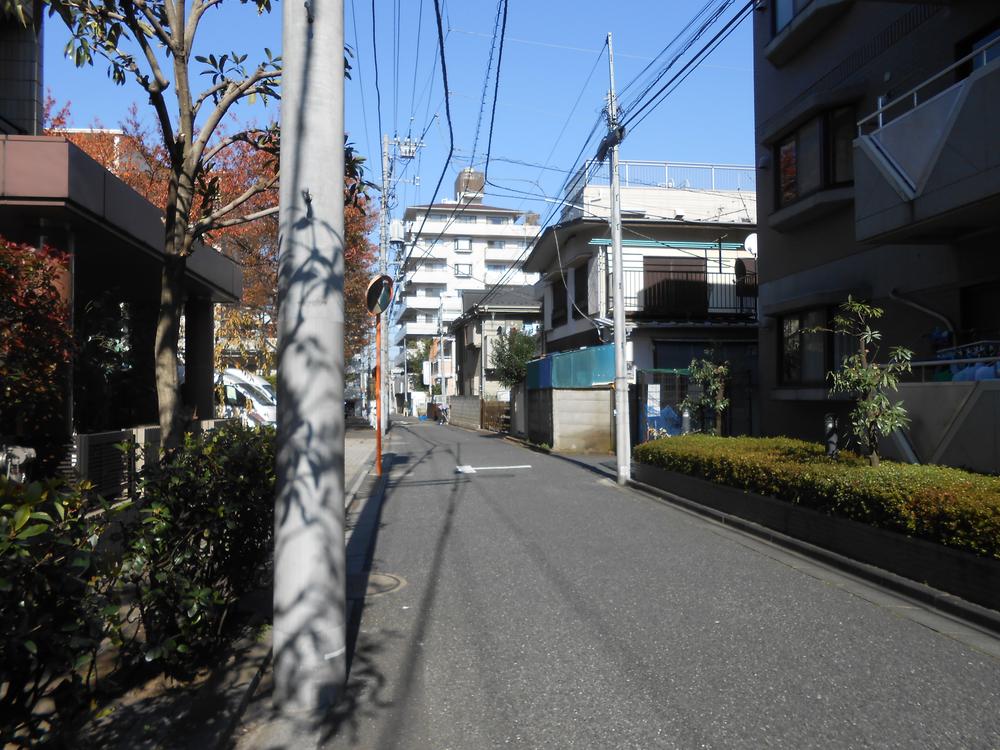 Local photos, including front road. Local (11 May 2013) Shooting