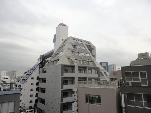 View photos from the dwelling unit. View from the site (December 2013) Shooting