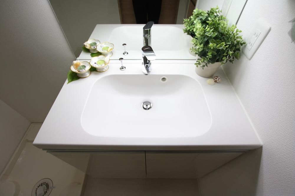 Wash basin, toilet. top floor, Facing south. Model room published in