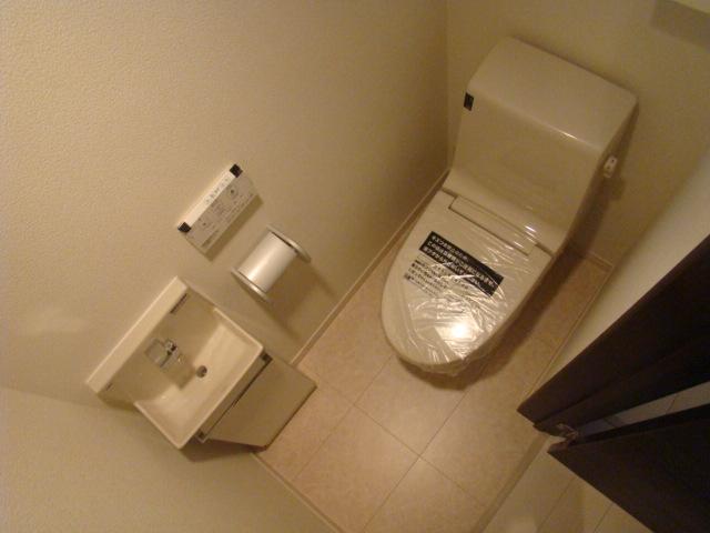 Toilet. Indoor (12 May 2013) Shooting