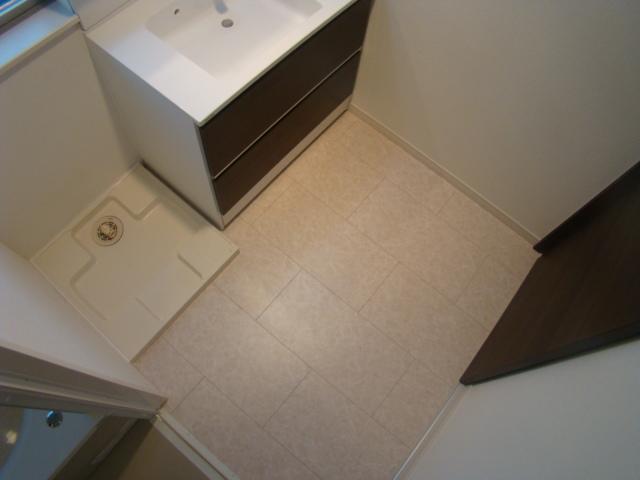 Wash basin, toilet. Indoor (12 May 2013) Shooting