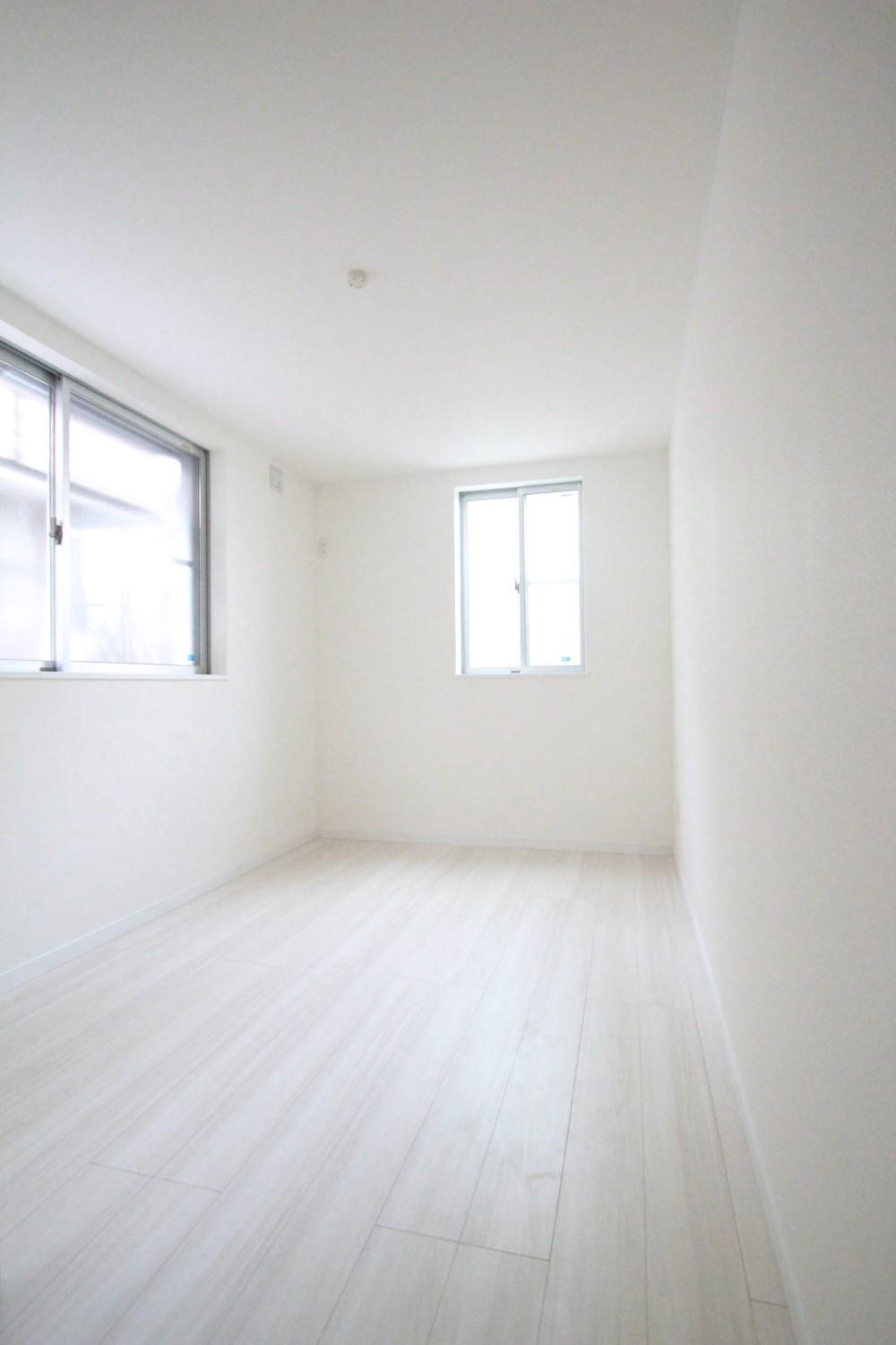 Non-living room. It will be Western-style. 2 is Menmado.