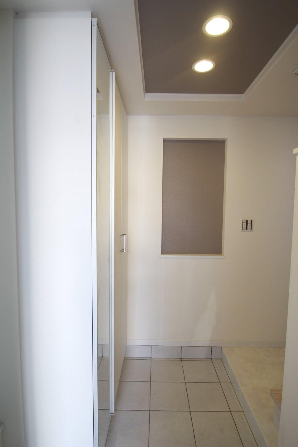 Other introspection. It will be in the corridor. It will be stylish decor.