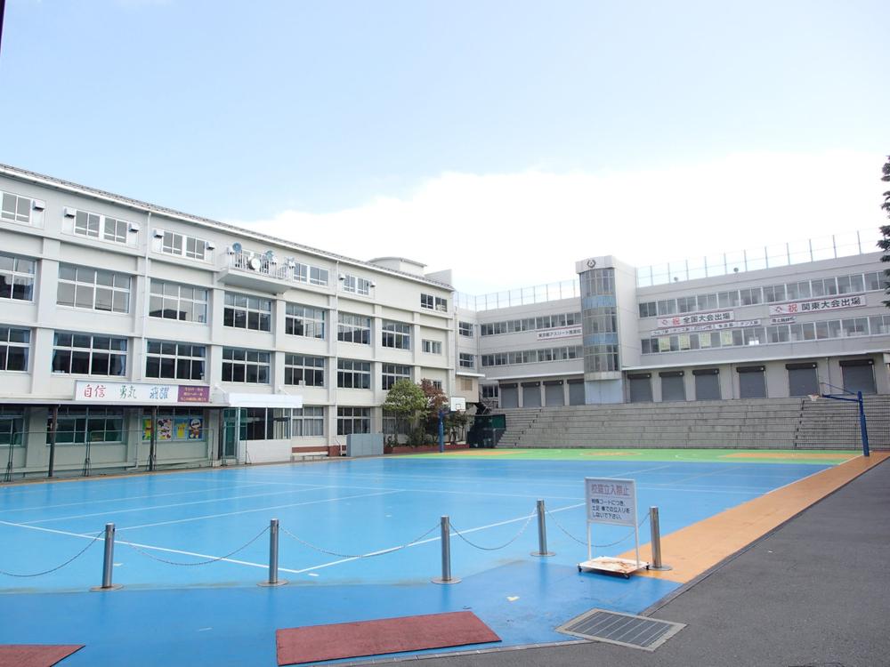 high school ・ College. Private Horikoshi high school 528m