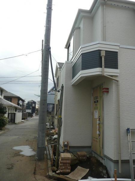 Local photos, including front road. Frontal road