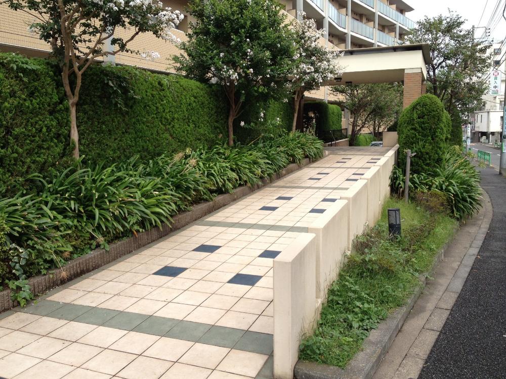 Entrance. Common area (October 2013 shooting)