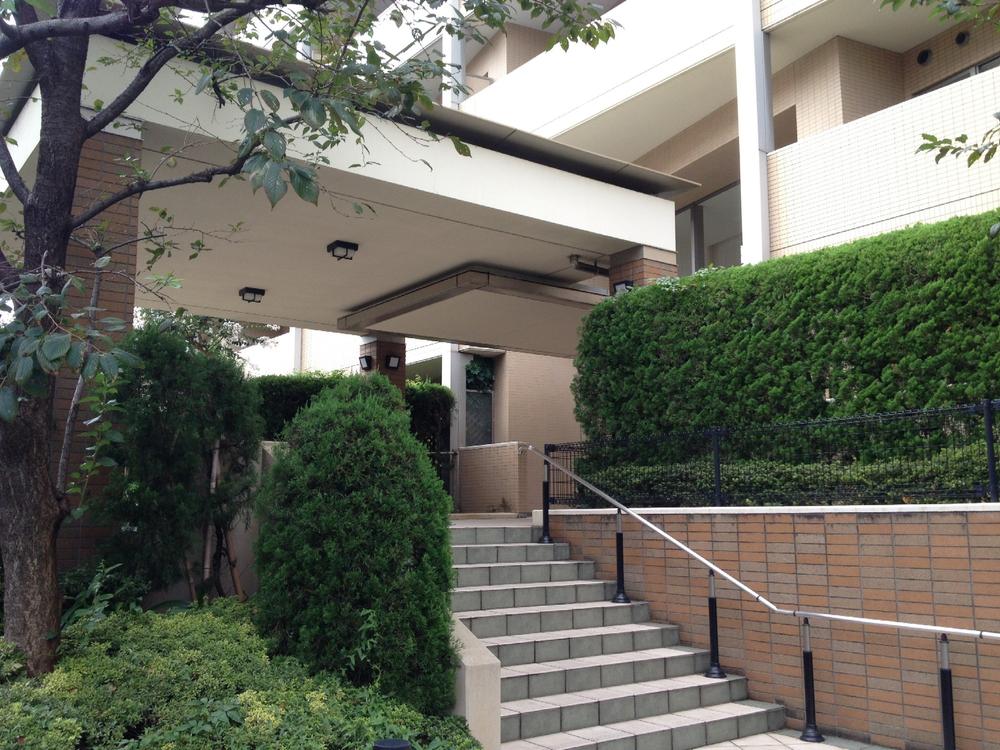Entrance. Common area (October 2013 shooting)