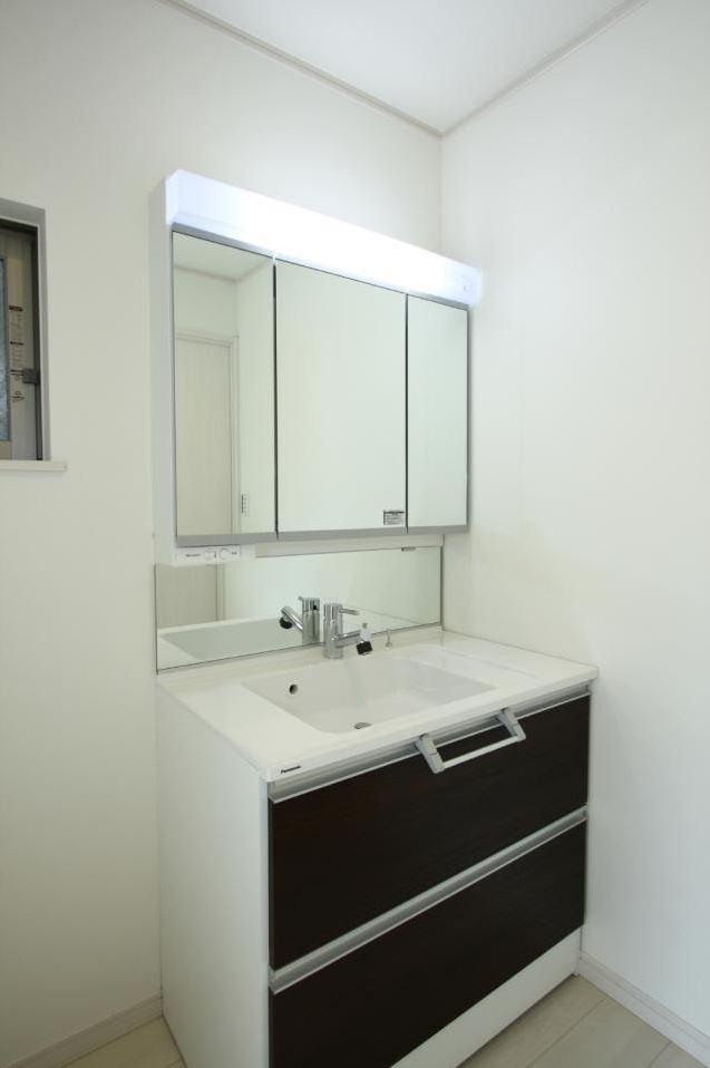 Same specifications photos (Other introspection). Same specifications