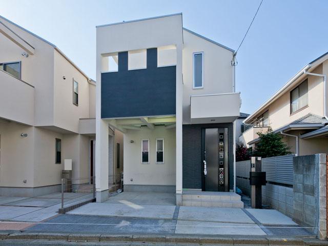 Local appearance photo. C Building appearance