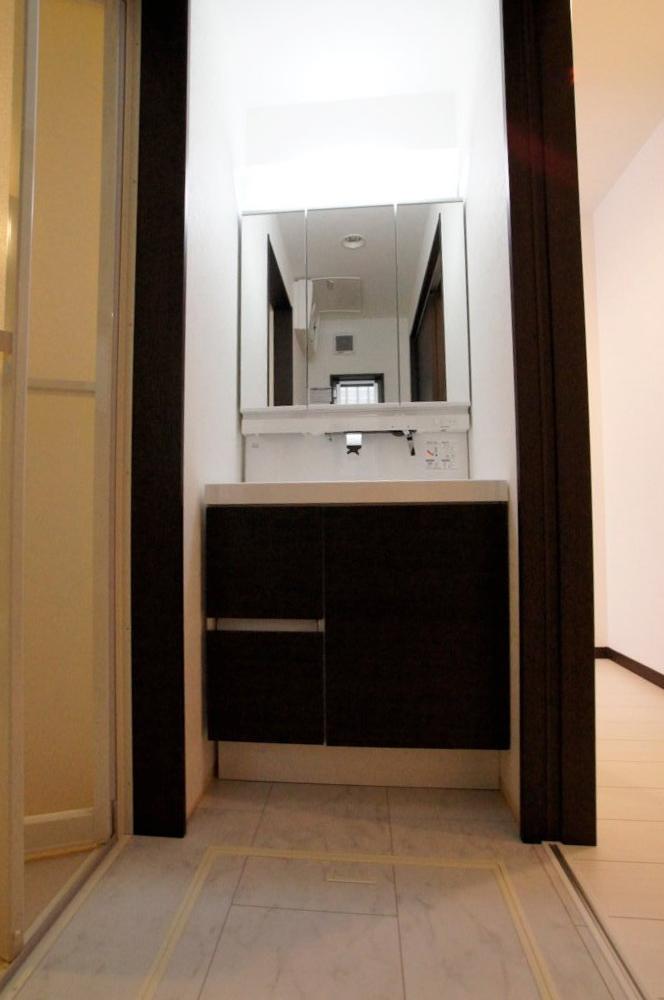 Same specifications photos (Other introspection). It becomes the example of construction of the wash basin.