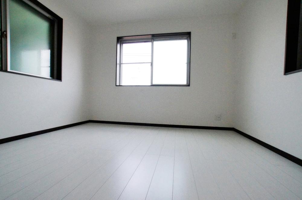 Same specifications photos (Other introspection). It will be the construction example of the living room.