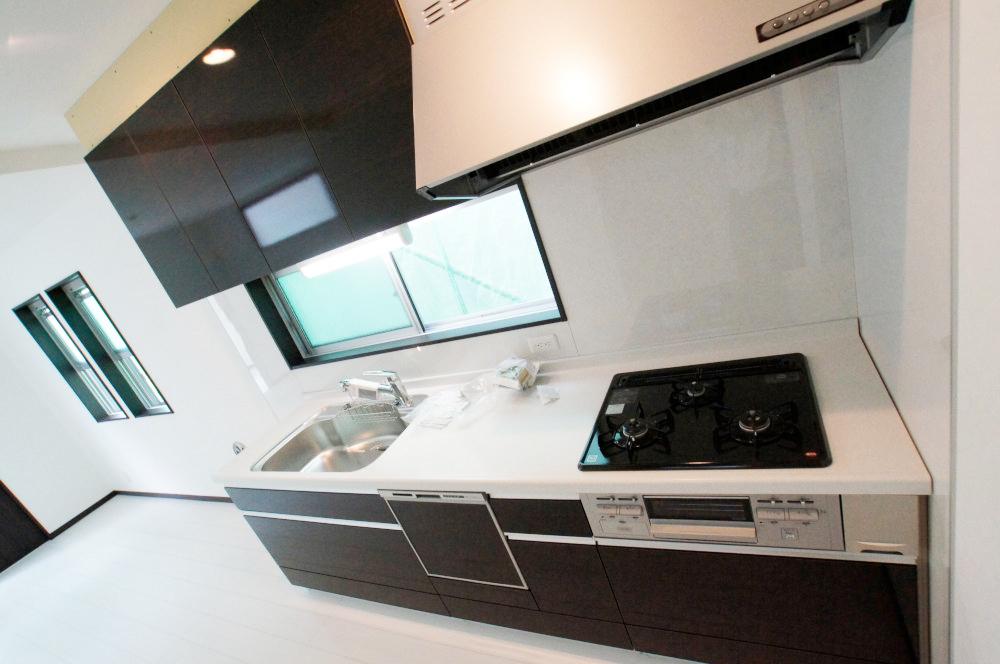 Same specifications photo (kitchen). It will be the construction example of the kitchen.