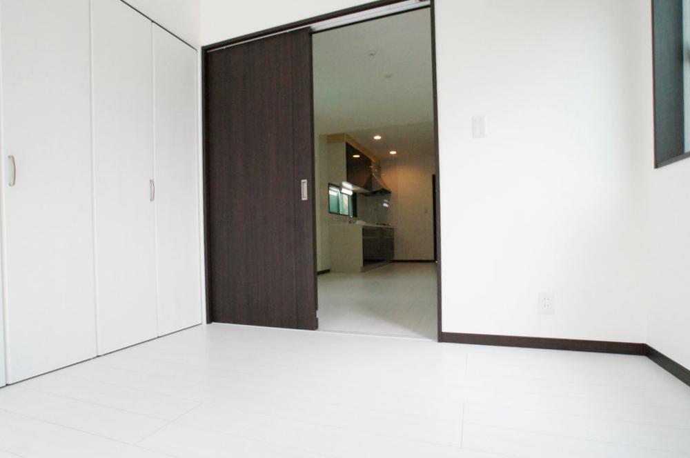 Same specifications photos (Other introspection). It will be the construction example of the living room.