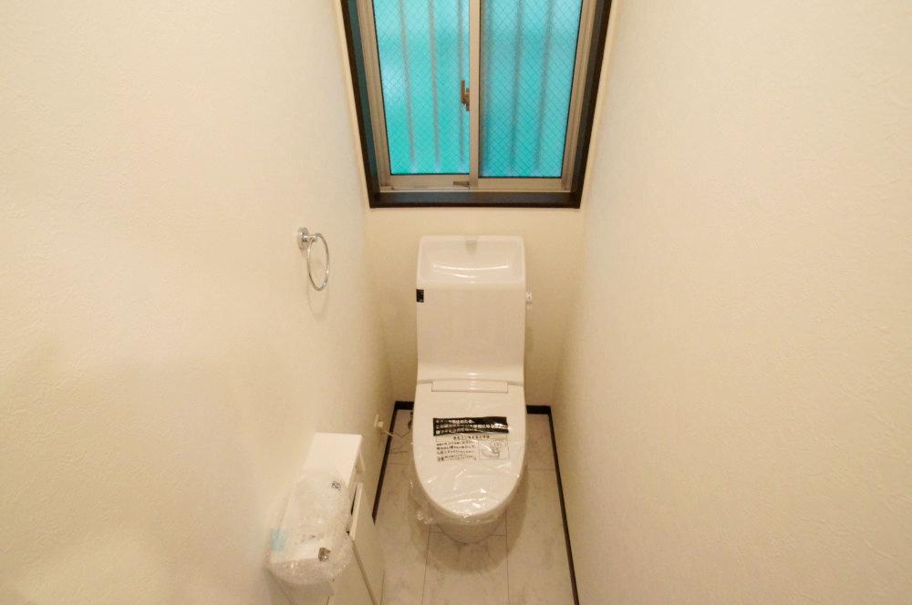 Same specifications photos (Other introspection). It will be in the toilet of construction cases. A shower.