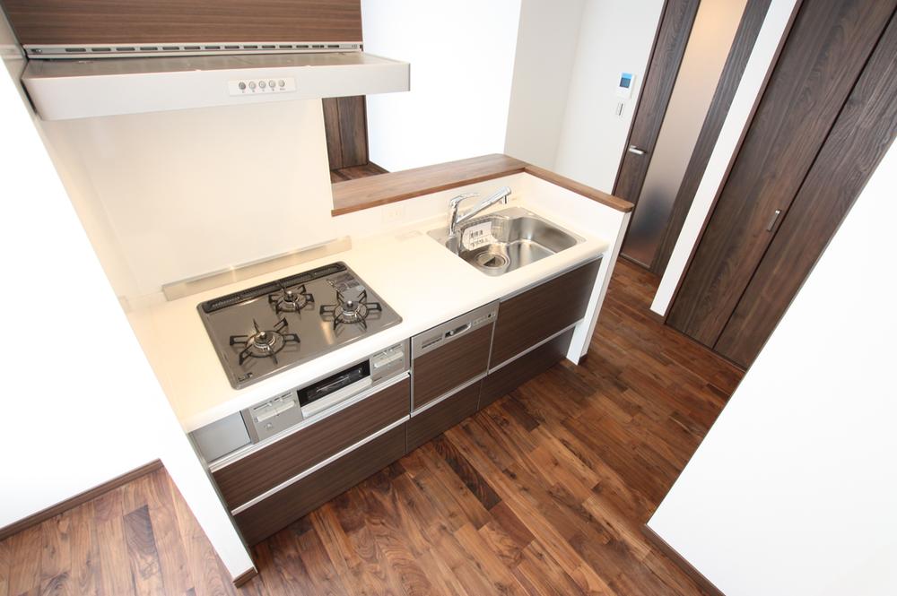 Kitchen. Super in the surrounding area, convenience store, There is also environment school ◎!