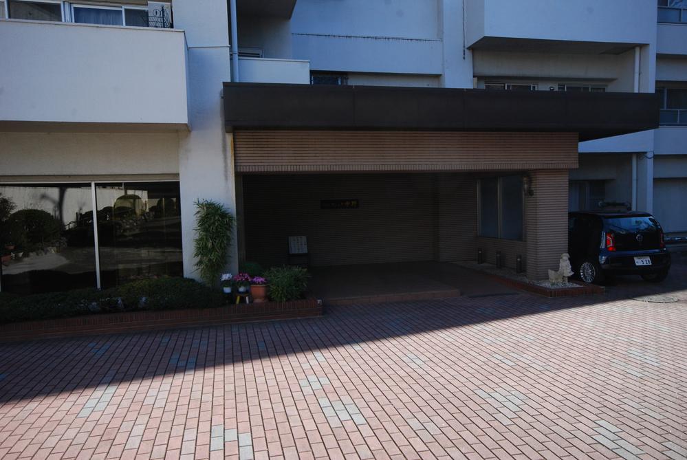 Entrance. Common areas