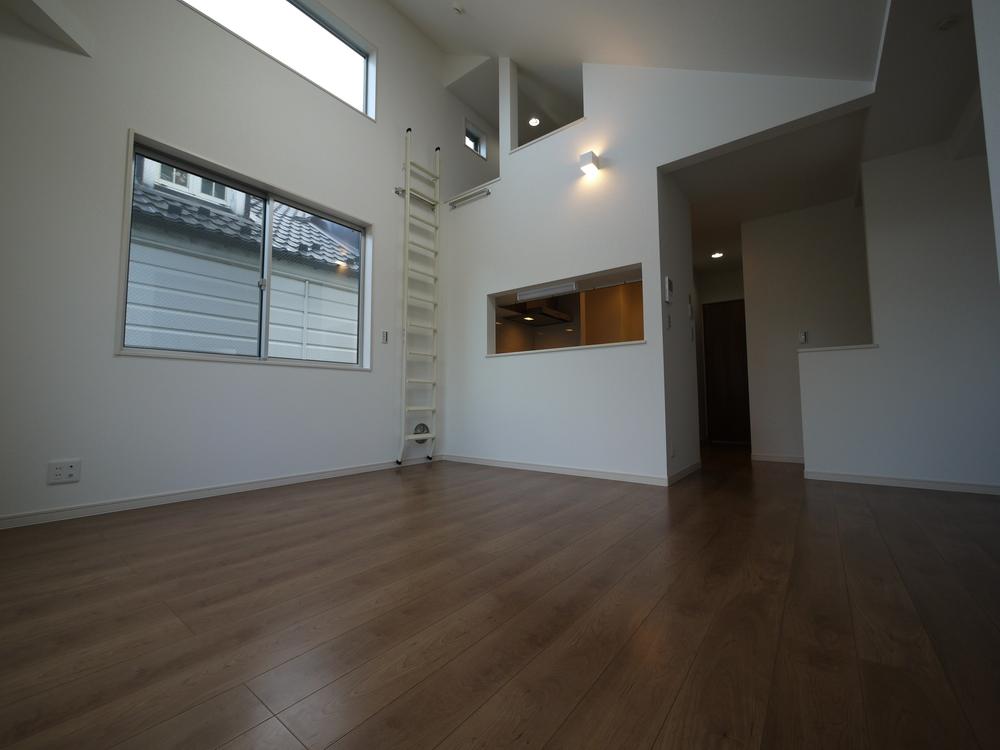 Same specifications photos (living). Same specifications