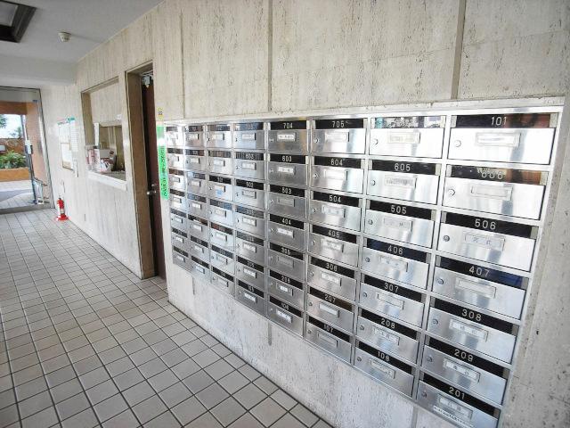 Entrance. Set post