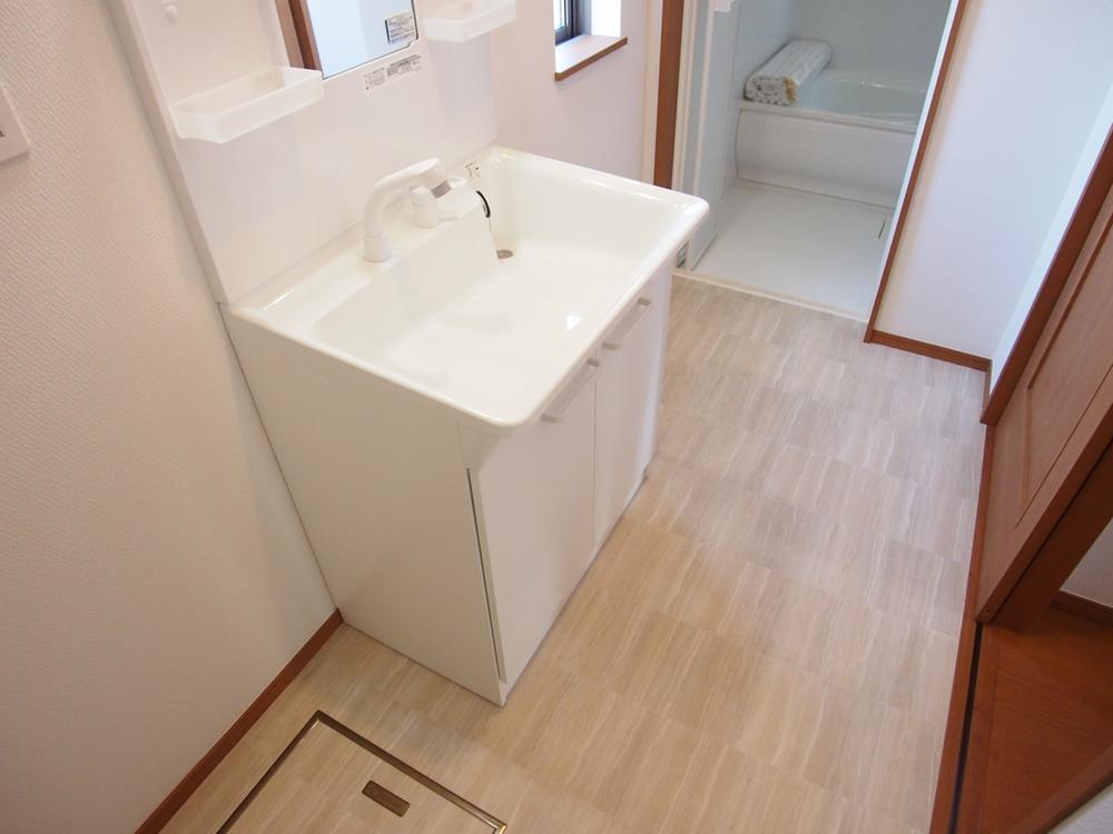 Wash basin, toilet. Indoor (11 May 2013) Shooting