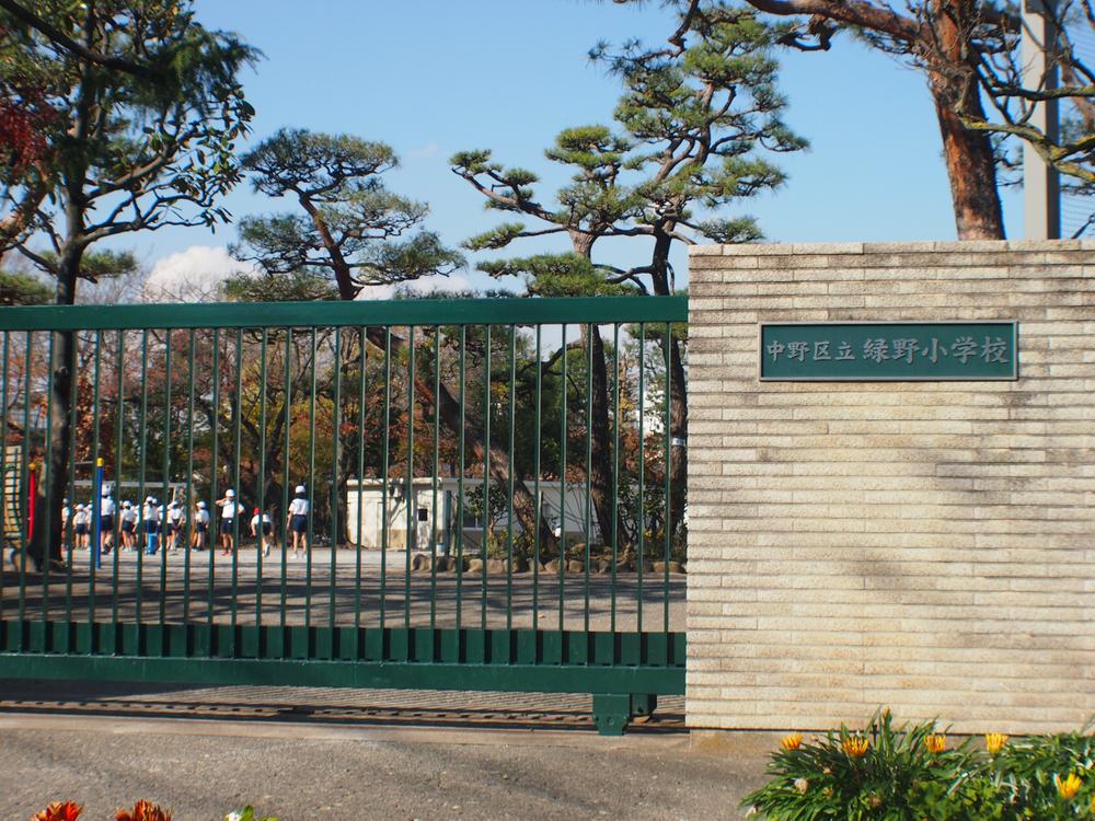 Primary school. Greenfields to elementary school 140m