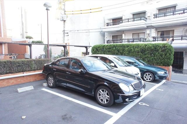 Parking lot. Local (December 15, 2013) Shooting