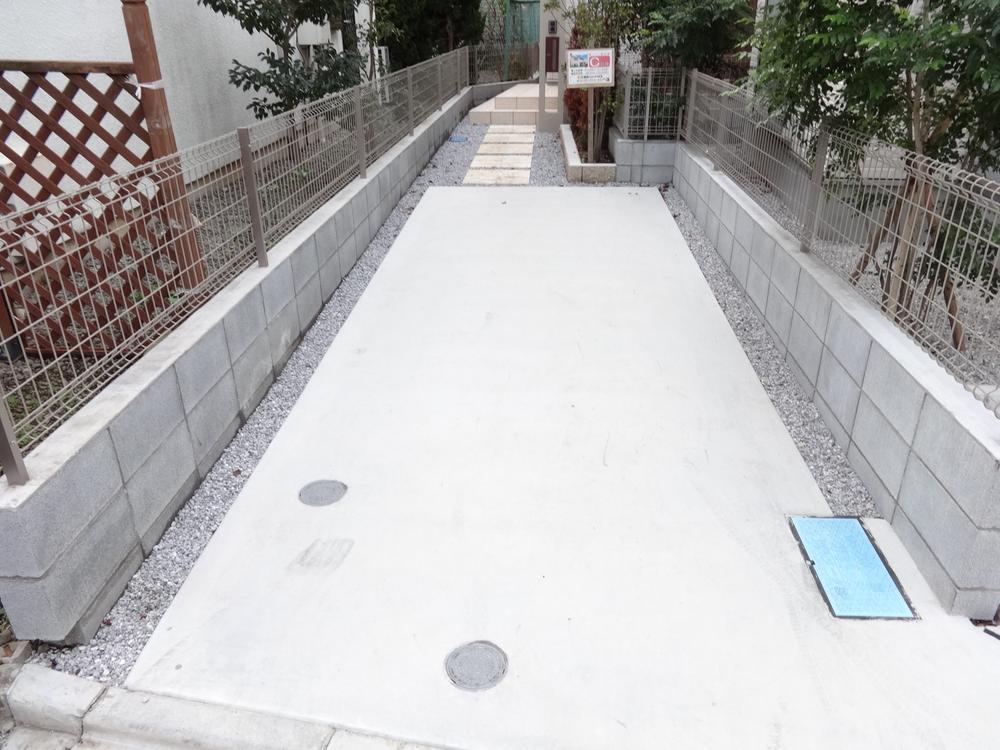 Parking lot. Local (10 May 2013) Shooting