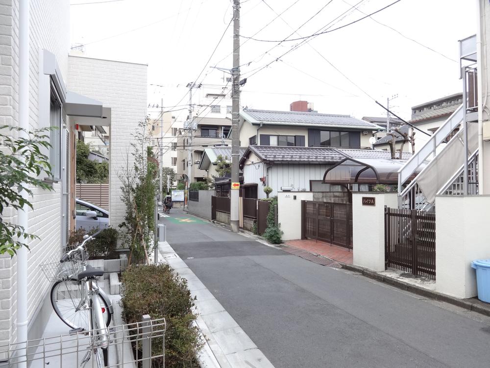 Local photos, including front road. Local (10 May 2013) Shooting